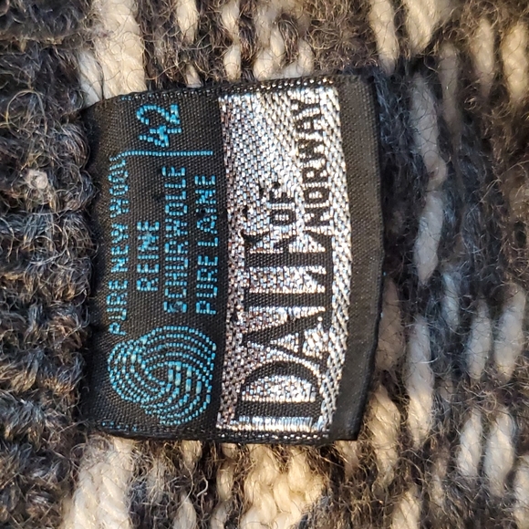 Dale of Norway Pure Wool Cardigan Sweater with Pewter Clasps Size EU 42 - Picture 4 of 7